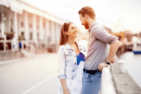 俺が守ってあげなきゃ！男性が構いたくなる「小動物っぽい仕草」4選