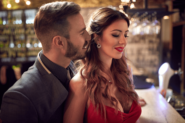 【男性心理】ボディータッチしてくる男心って？部位別に解説！