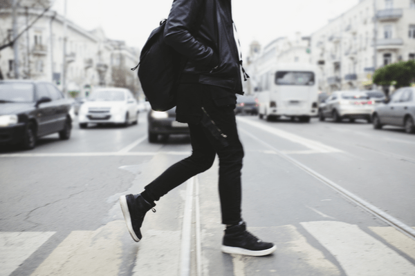 パッと見でダサいと思われる「男性のNGファッション」4選