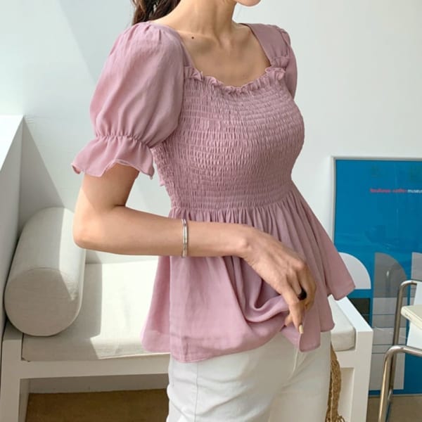 【自粛明けに可愛く変身♡】シンプルなワザありブラウス4選