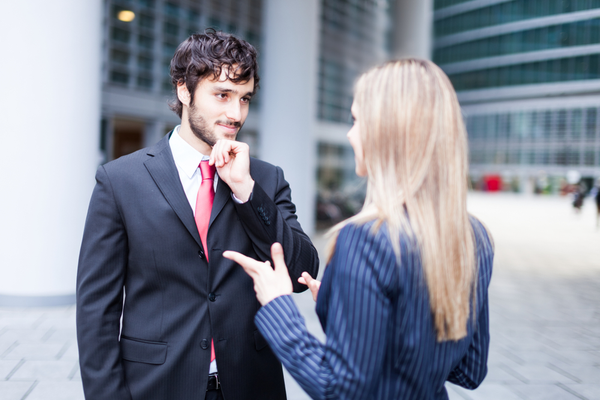 女性が「デートに誘って欲しい」時にする行動