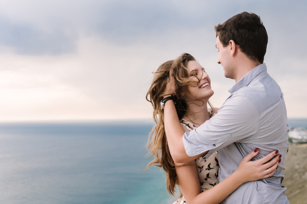 もっとしてよ♡男が「ハグ中にされて喜ぶこと」って？