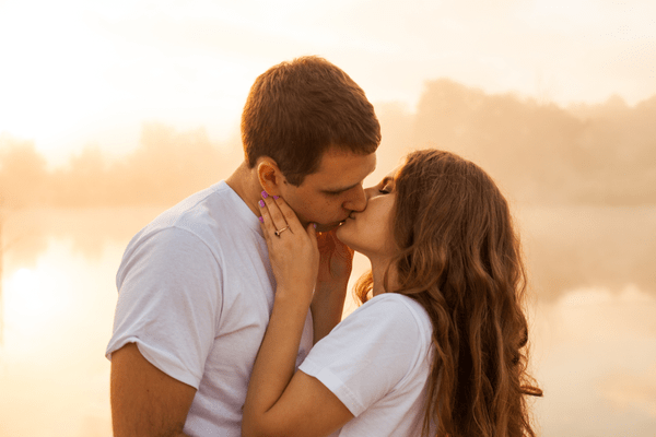 俺までドキドキする…♡男がキュンとする「キス中の仕草」4選