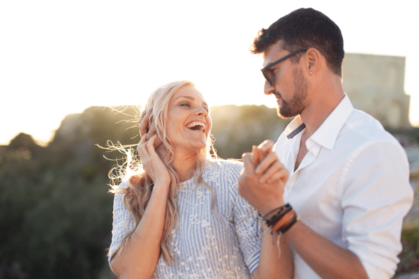 【コレなら嬉しい♡】女性が喜ぶ「男性からのボディタッチ」とは