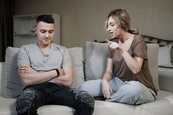 女子力磨いて出直して…！男がガッカリする「下品な言動」とは