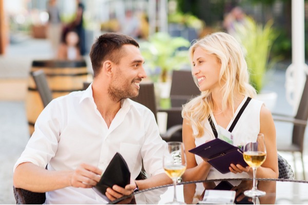 まじお前しか見えんわ…♡男が「本気の彼女だけ」にとる行動って？