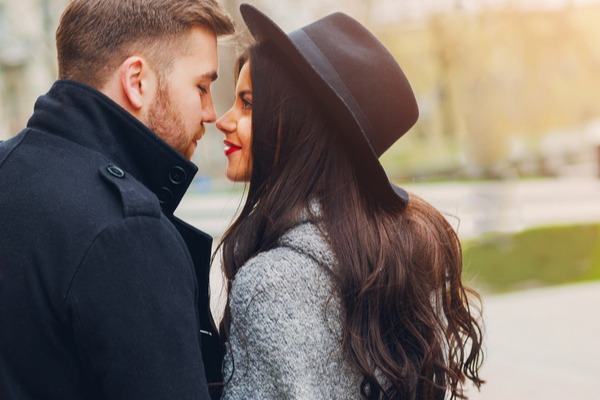 皆には秘密だよ？女性が「付き合う前」にキスする【心理】って？