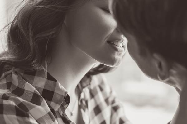 我慢できるわけない♡男の理性が暴走する「激しいキス」4選