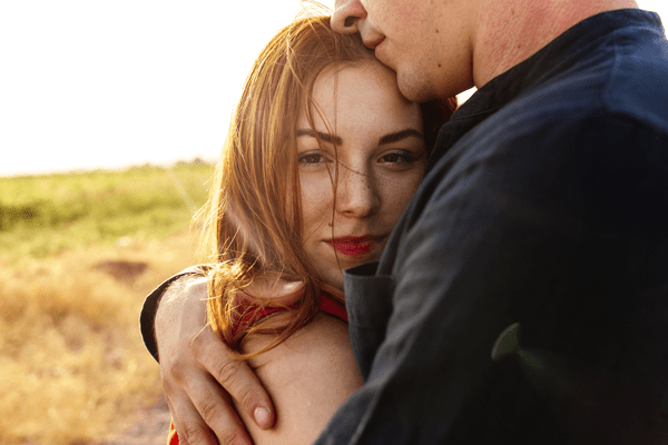 離したくねぇぇッ♡男がキュンとする「ハグ中の仕草」って？