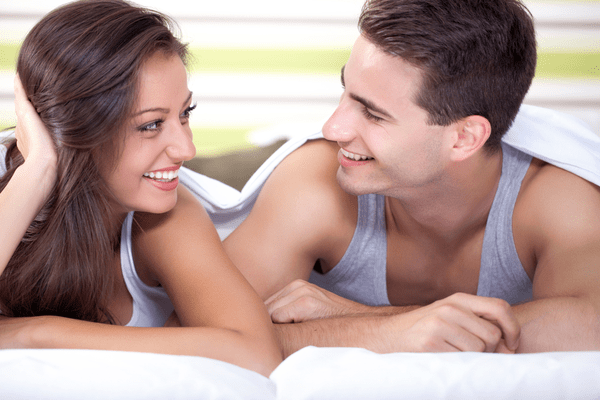 女性が「好きな男性だけ」に見せる仕草って？