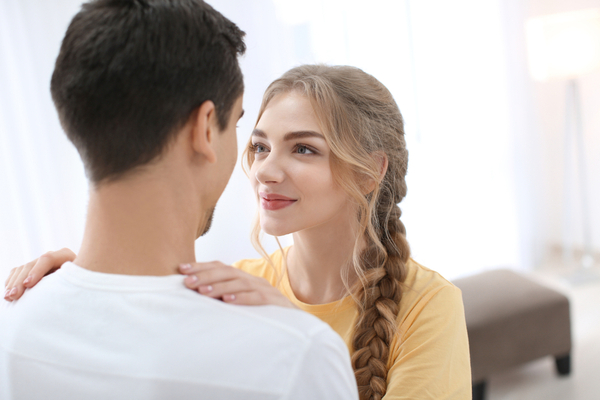 可愛すぎて心臓もたんッ♡男がキュンキュンする「イチャテク」4選