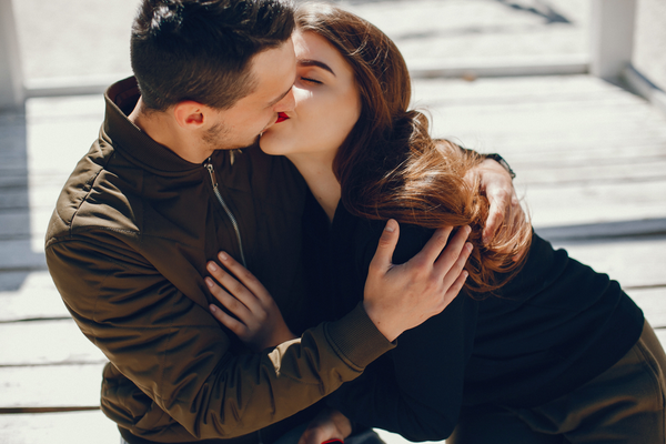 この後したいな♡彼をその気にさせる「上級者キステク」