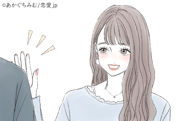 女性がこっそり出してる「脈あり仕草」4つ