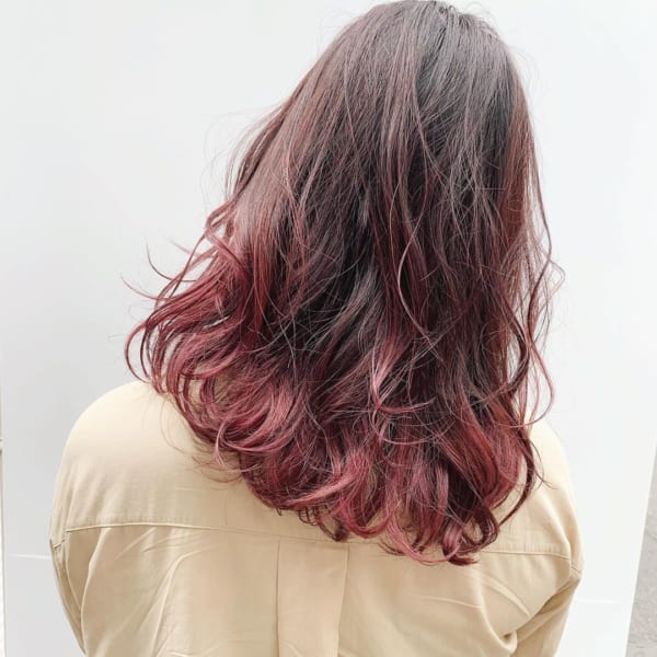 【2020年夏】オシャレ女子に人気！トレンドの「赤系ヘアー」