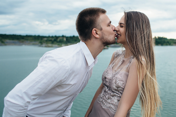 我慢の限界超えたッ♡男性が「キスしたくてたまらない瞬間」