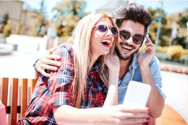 わかってても可愛い♡男心をくすぐる「あざと系女性」の特徴