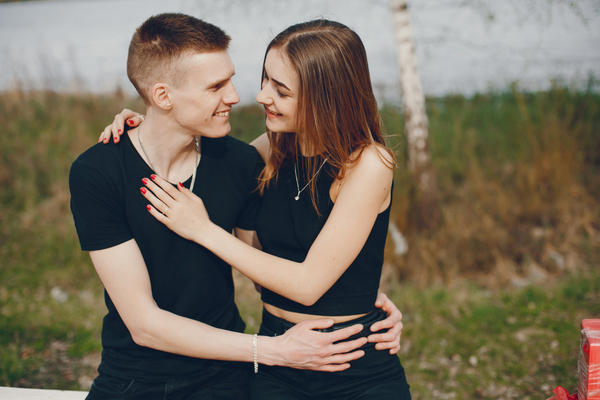 ホッコリする…♡男女問わずモテる「癒し系女性」の特徴