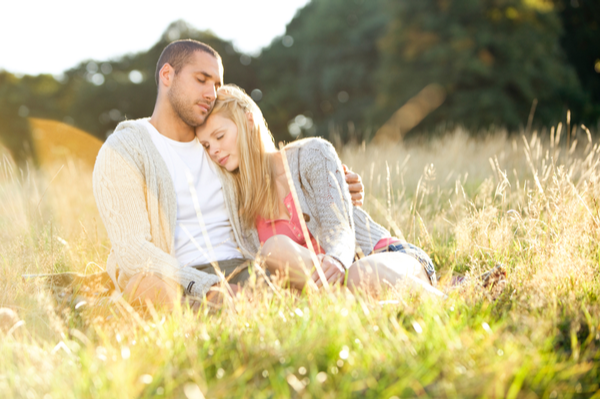 ギュってして…♡女性が「彼に甘えたくなる瞬間」4つとは