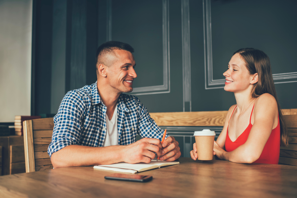 やっぱり君が1番好きだ♡彼を「ドキッとさせる仕草」4つ