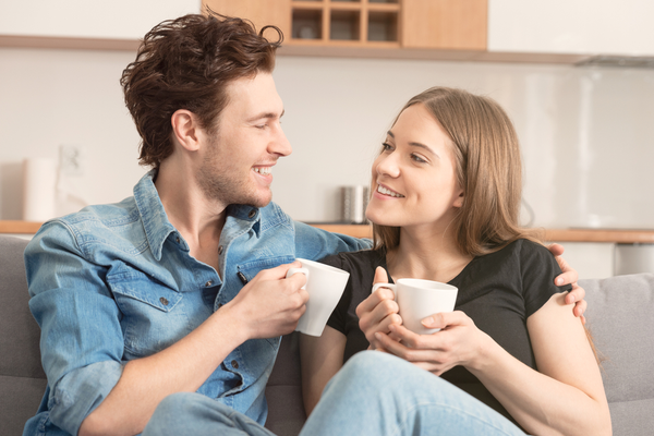 人としても尊敬できる！男に「媚びずに愛される」女性の共通点とは？