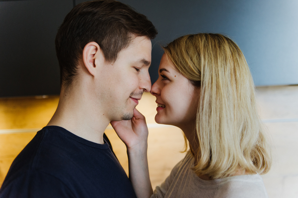 これ言われたらもう…♡男をドキッとさせる「キスのおねだり」