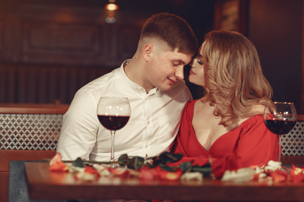 誘ってんのか？彼がムラっとする「セクシーなキス」って？