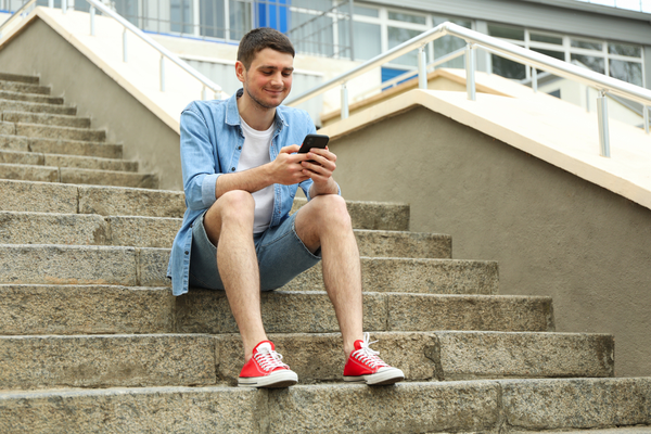 もうこんな時間！？男が夢中になって「返信するLINE」4つ