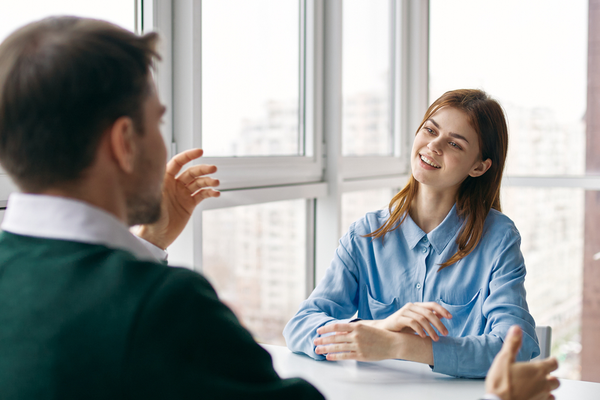 もっと仲良くなりたい♡女性が「初対面でイイなと思う男」とは