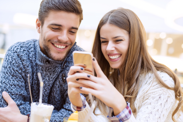 分かりにくいけど身近に？【女性が出す好きサイン】とは