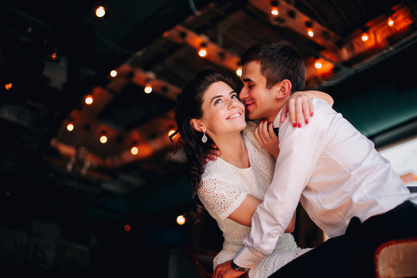 女性がキュンとする「キス中の仕草」とは