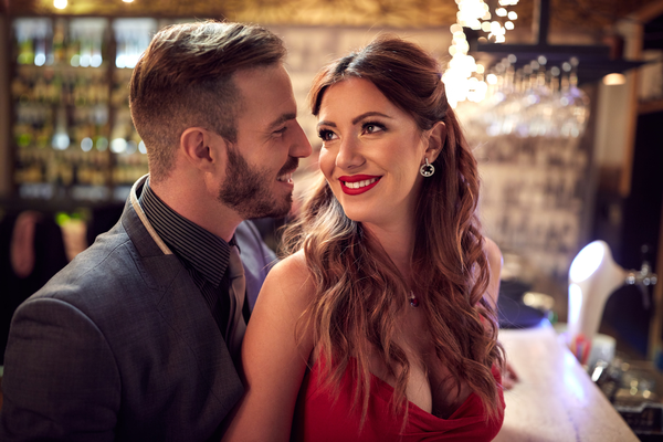 あざとい所も好きよ！男がデレデレする【小悪魔系女性】の特徴