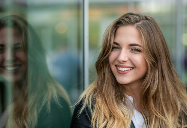 不意に触れたくなる…♡男性が「会いたくなる女性」の特徴