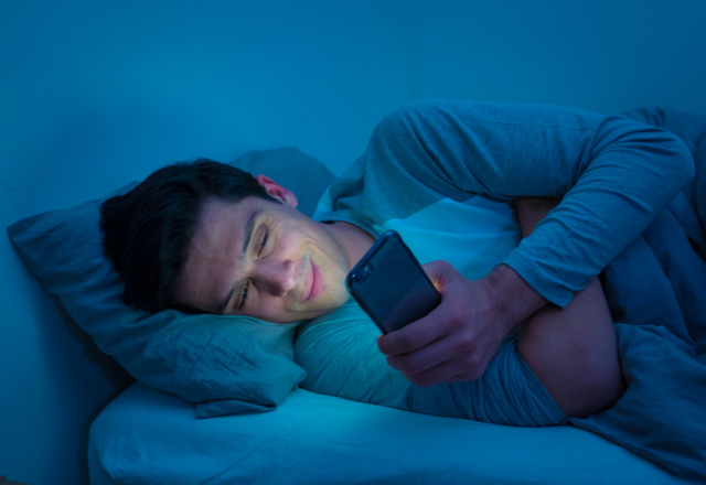 眠る瞬間まで幸せ…♡彼がニヤける「おやすみLINE」って？