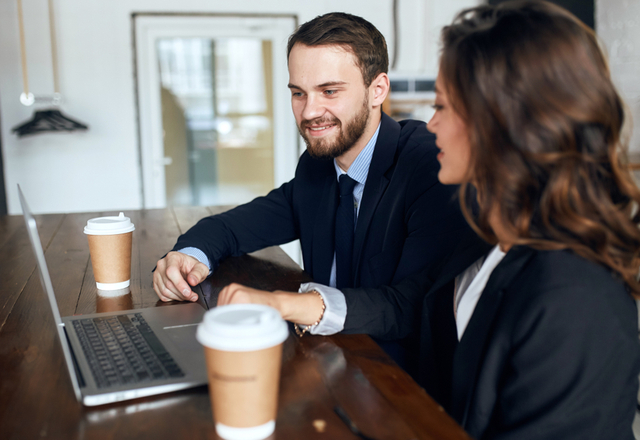 後輩から尊敬される「できる先輩」の共通点って？