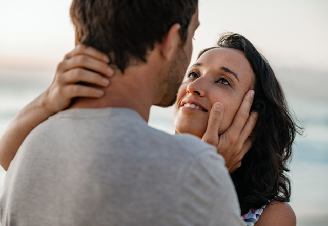 どうする？♡男性の「理性が抑えられなくなる」女性の仕草4選