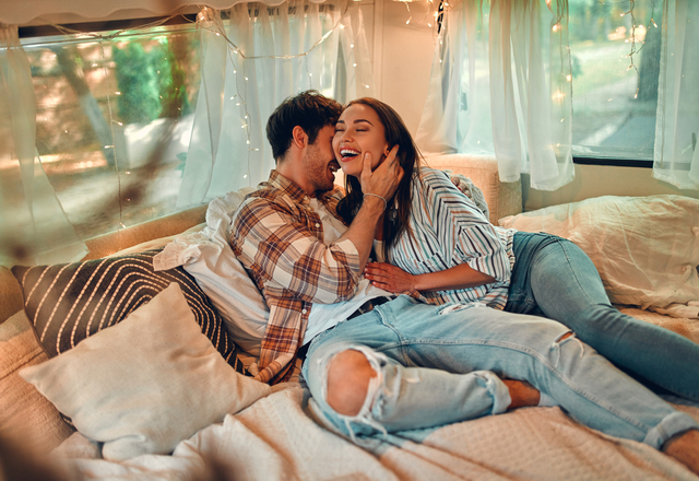 もっとギューしてたい♡男性の理想の「おうちイチャイチャ」4つ