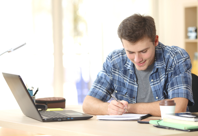 誘惑に負けず「在宅ワークをこなす」4つの方法