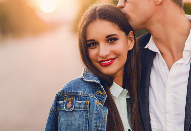 そりゃ心配しちゃう！男を虜にする「追わせ上手な女子」の特徴4つ