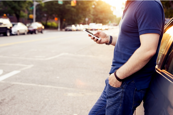 会えない時こそチャンス！意中の彼との「距離が縮むLINE」