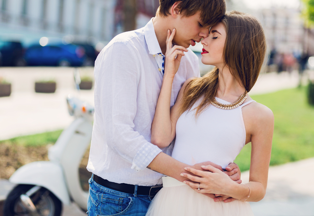 ドッキドキするわ♡彼が「魅了されるキス」の仕方4選