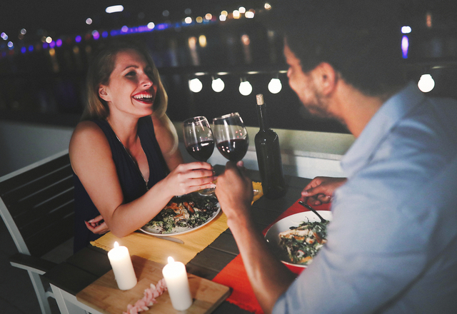 大人の魅力がたまんないっす…年下男性が「ドハマりする」女性って