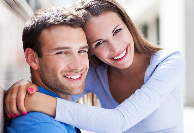 ギューしてもいい？男がグッとくる「かわいいハグ」の仕方4つ