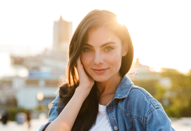 魅力的すぎる…♡男性が攻略したくなる【ミステリアス女子】の特徴とは？