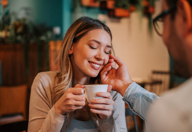 とにかくモテる！男性の心を離さない「小動物系女子」って？