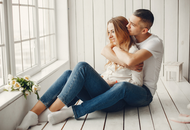 これがあれば本命！？男が「大好きな彼女にするハグ」の特徴4つ