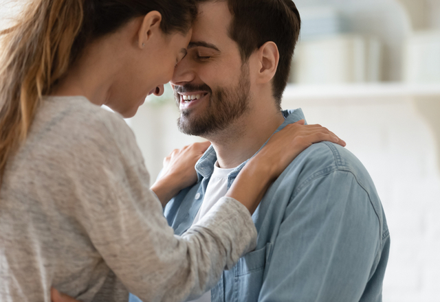 【男性必見】女性が無意識にしてる「ムラついてるサイン」って？