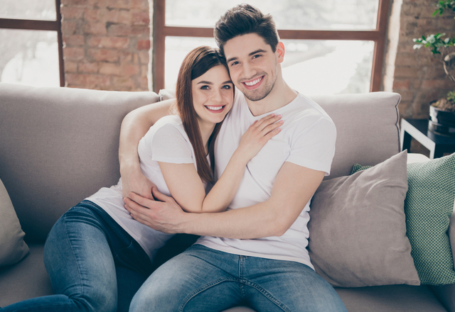 女性が恋に落ちる「モテハグ」のコツとは