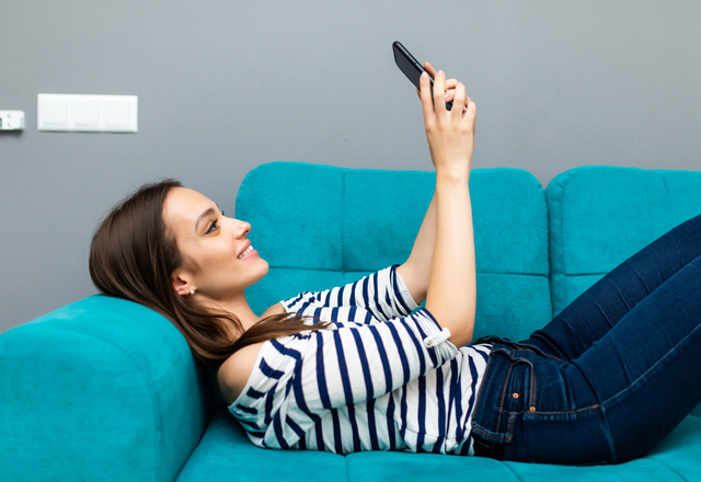 返信心待ちしちゃう～♡モテる女子が送る「LINEテク」4選