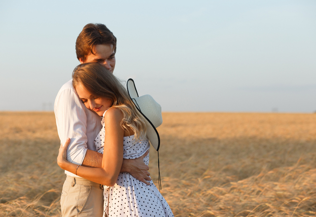 ずっとこうしてたい！男性が可愛いと思う「ハグの仕方」4つ