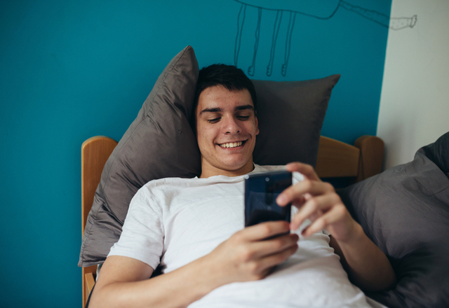 明日も頑張れる！彼に送る「おやすみLINE」のポイント